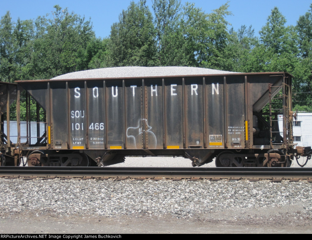 SOU 101466 Waiting to be Unloaded