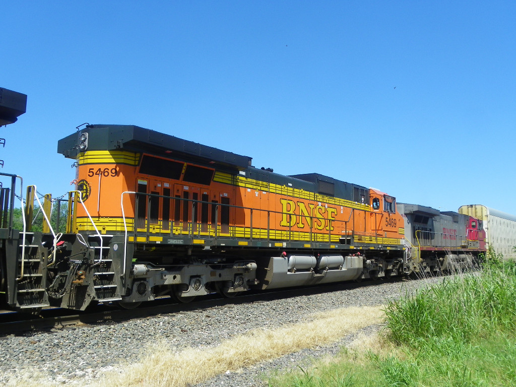 BNSF C44-9W 5469