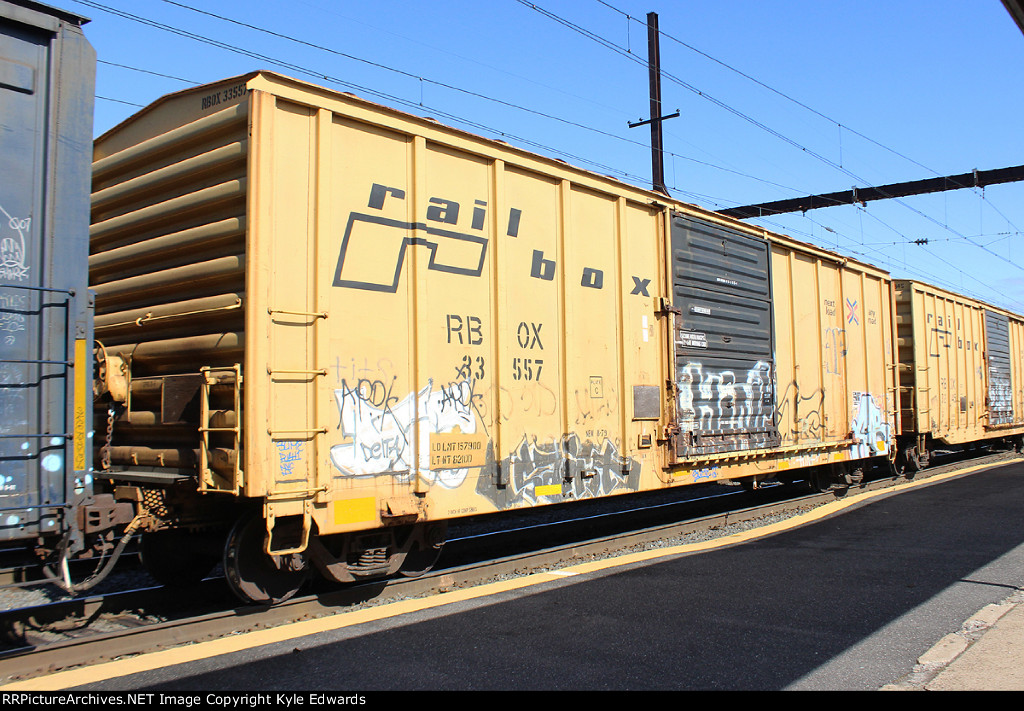 RBOX 33557 on Q300-05