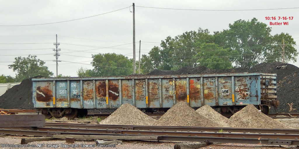 MoW gon being loaded with retired tie plates