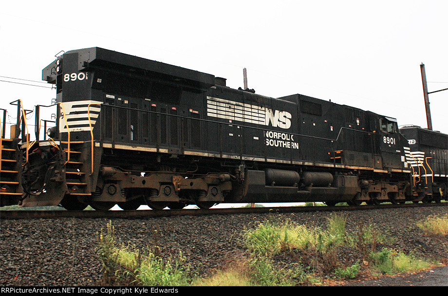 NS C40-9W #8901 on 17G
