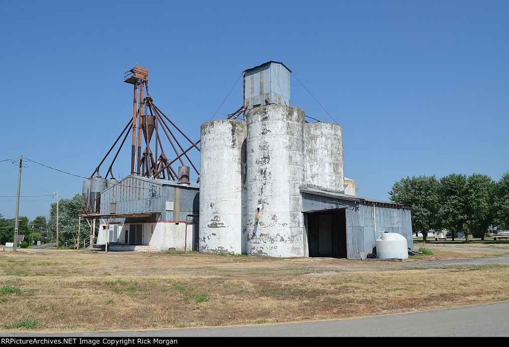 Elevator and complex, Wheaton MO