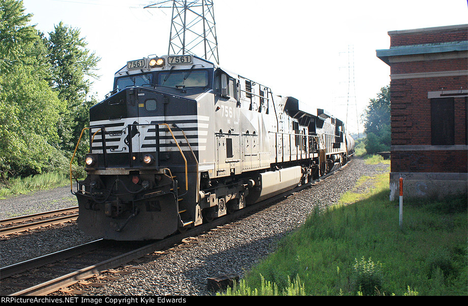 NS ES40DC #7561 on 32A