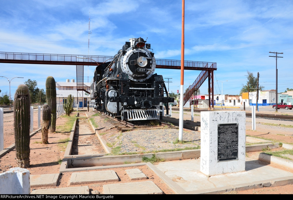 NdeM Steam loco at Benjamin Hill Station