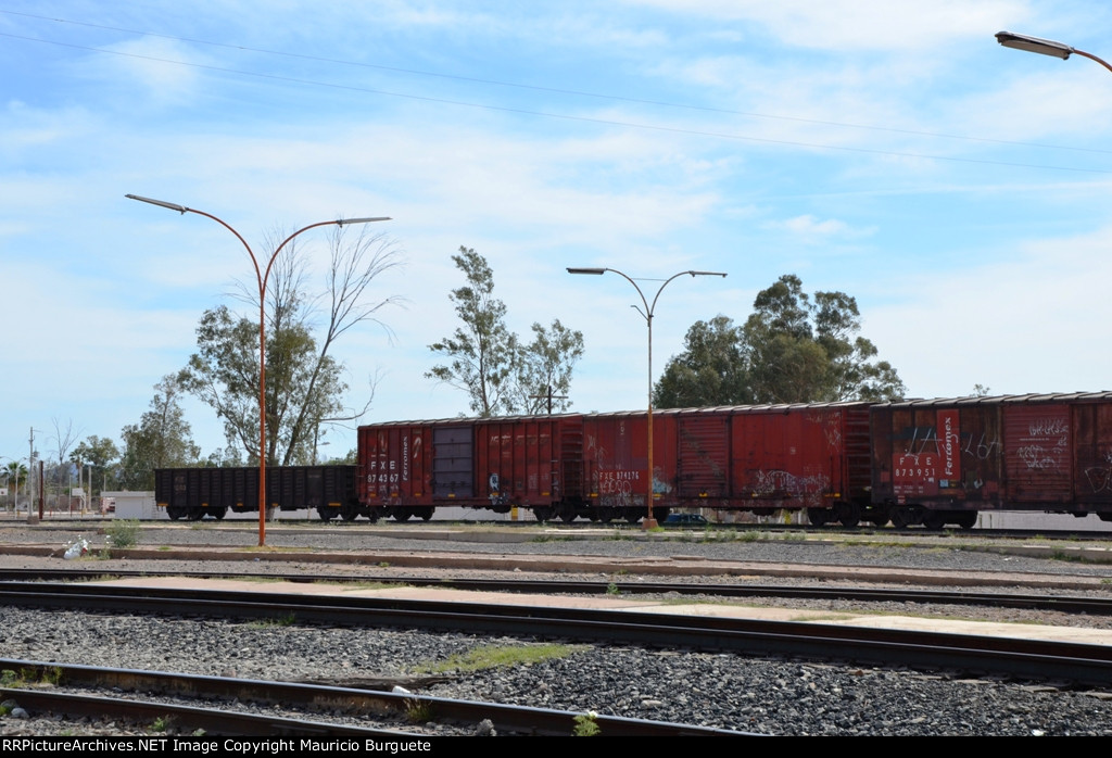 FXE Box Cars and Gondola in Benjamin Hill