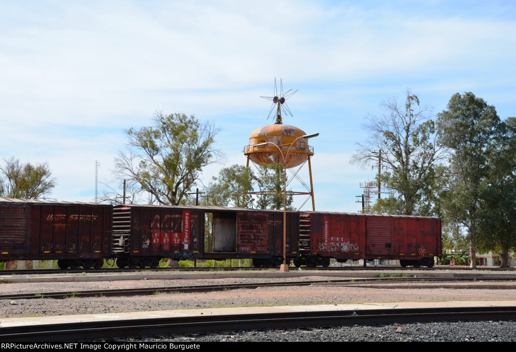FXE Box cars and Water tank in Benjamin Hill