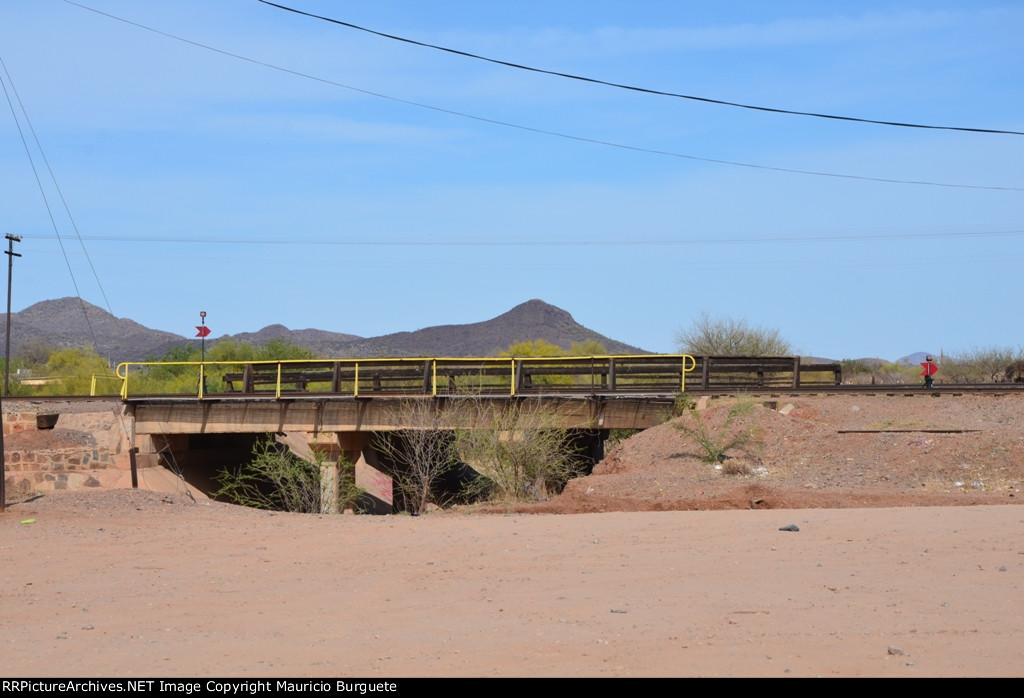 Bridge to yard throat on Benjamin Hill