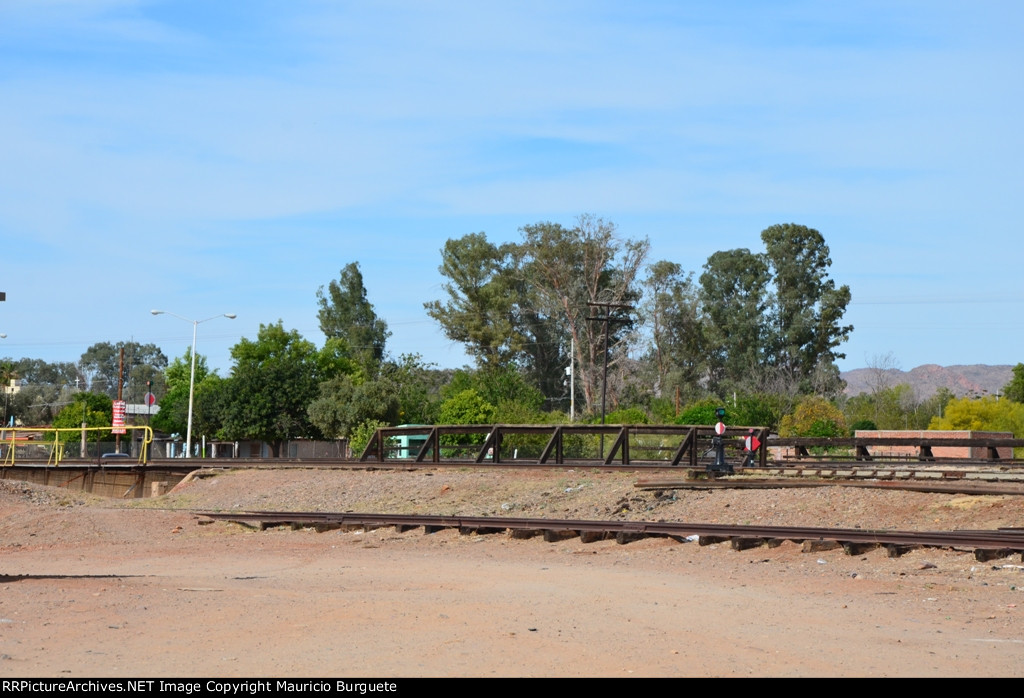 Bridge to yard throat on Benjamin Hill