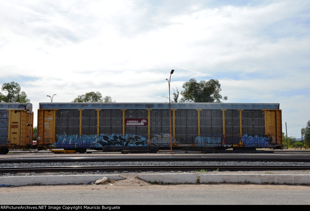 ETTX Conrail Autorack with graffitis