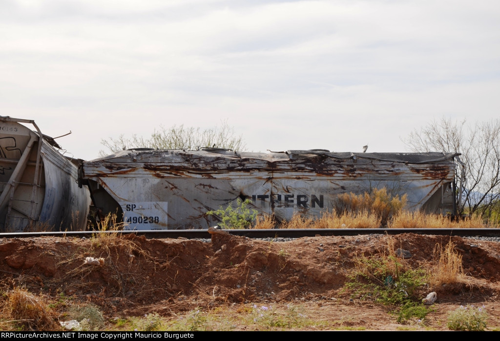 SP Covered Hopper crashed