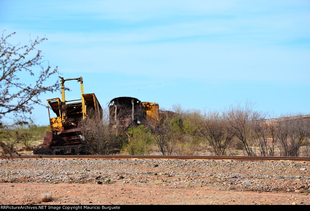 MoW equipment in rail car cementery