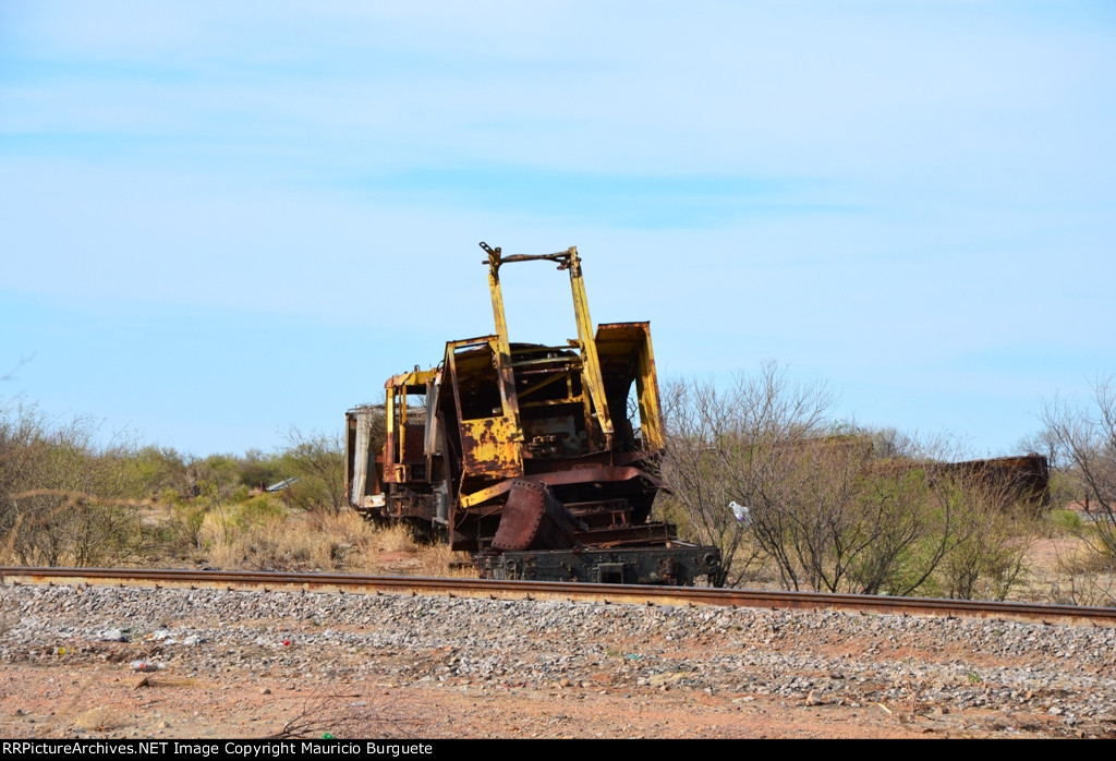 MoW equipment in rail car cementery