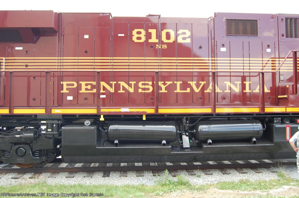 Heritage ES44AC 8102