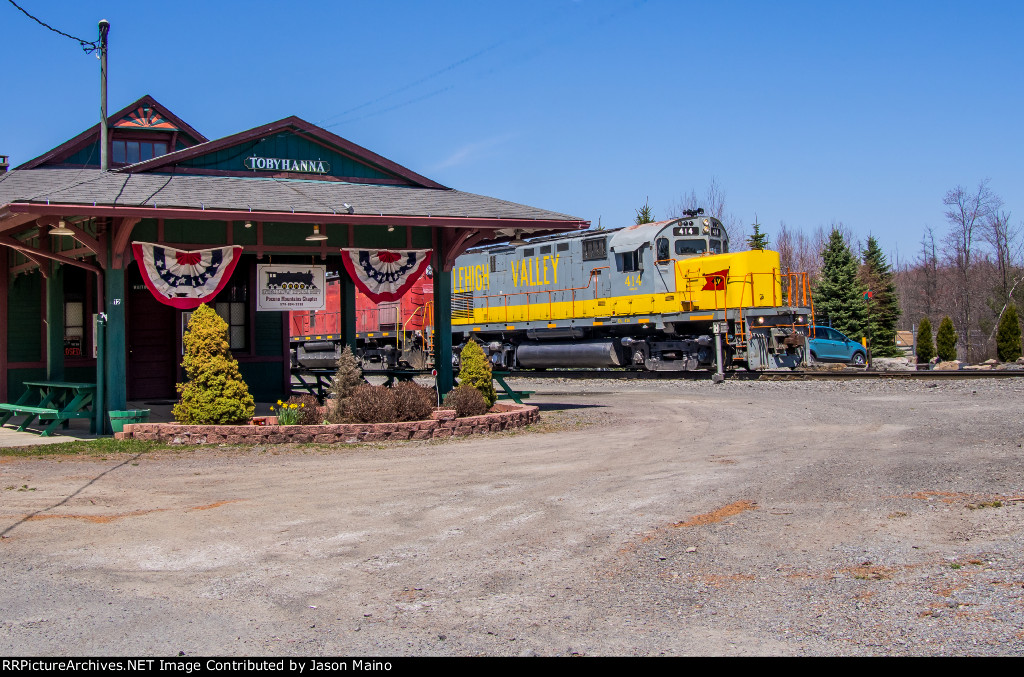 414 waits by the station