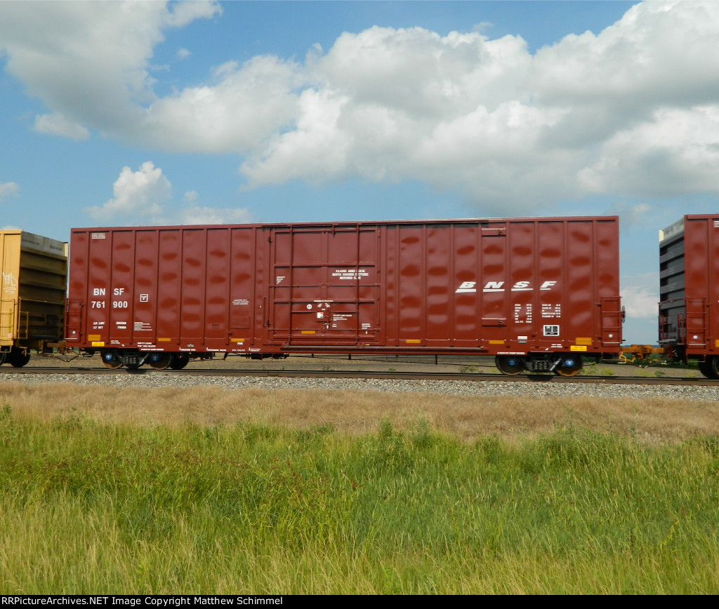New BNSF Hi-Cube Box Car - 1