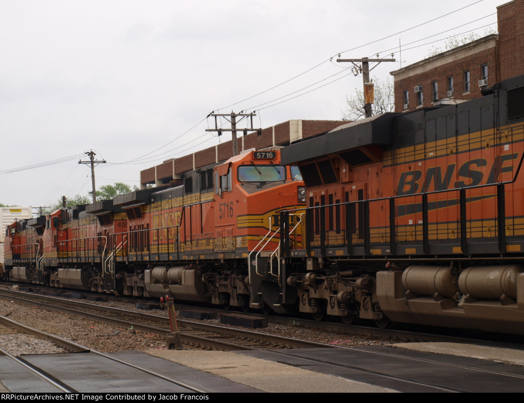 BNSF 5716