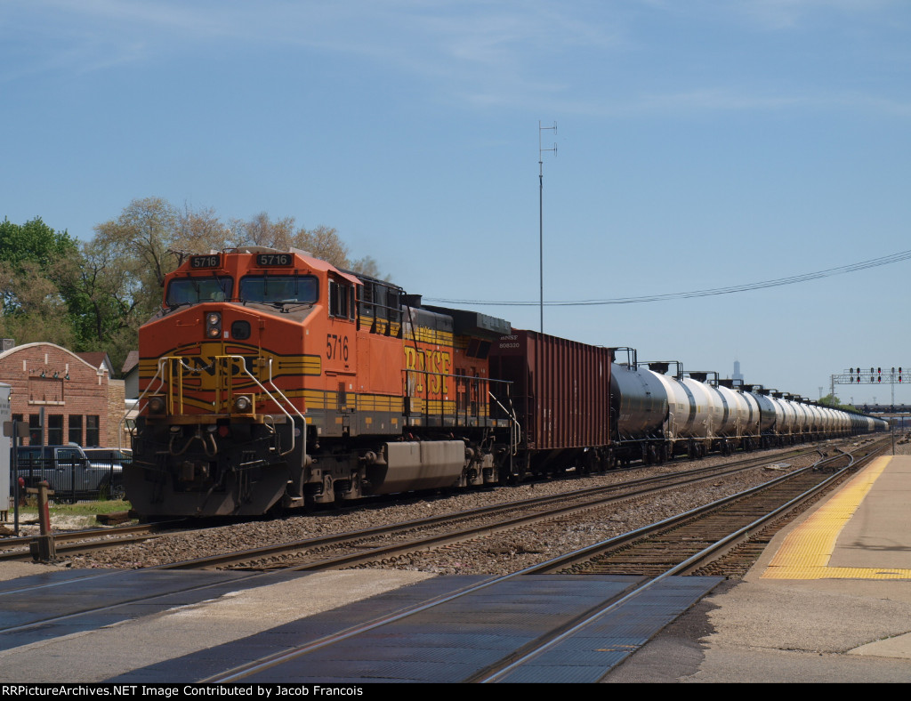 BNSF 5716
