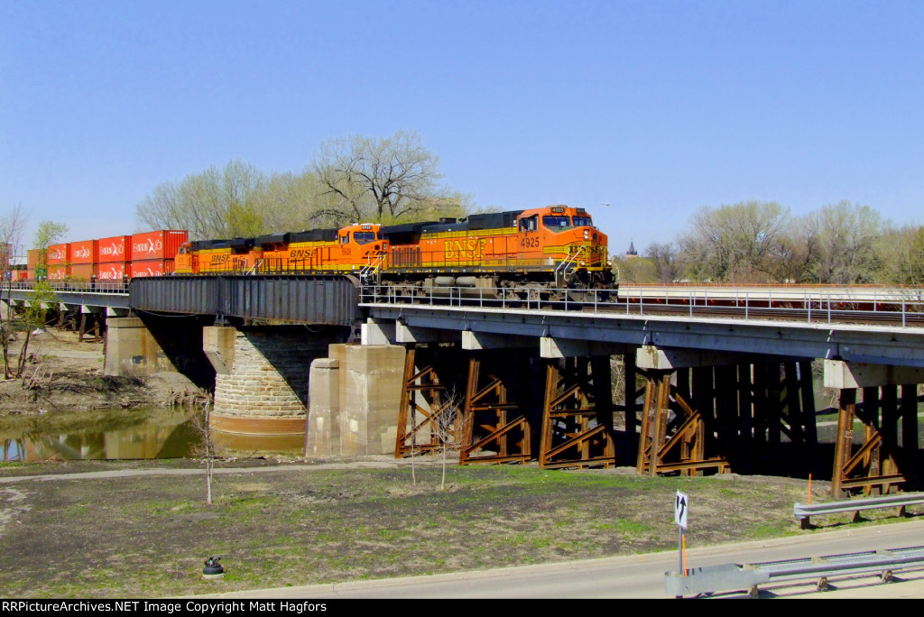 BNSF 4925