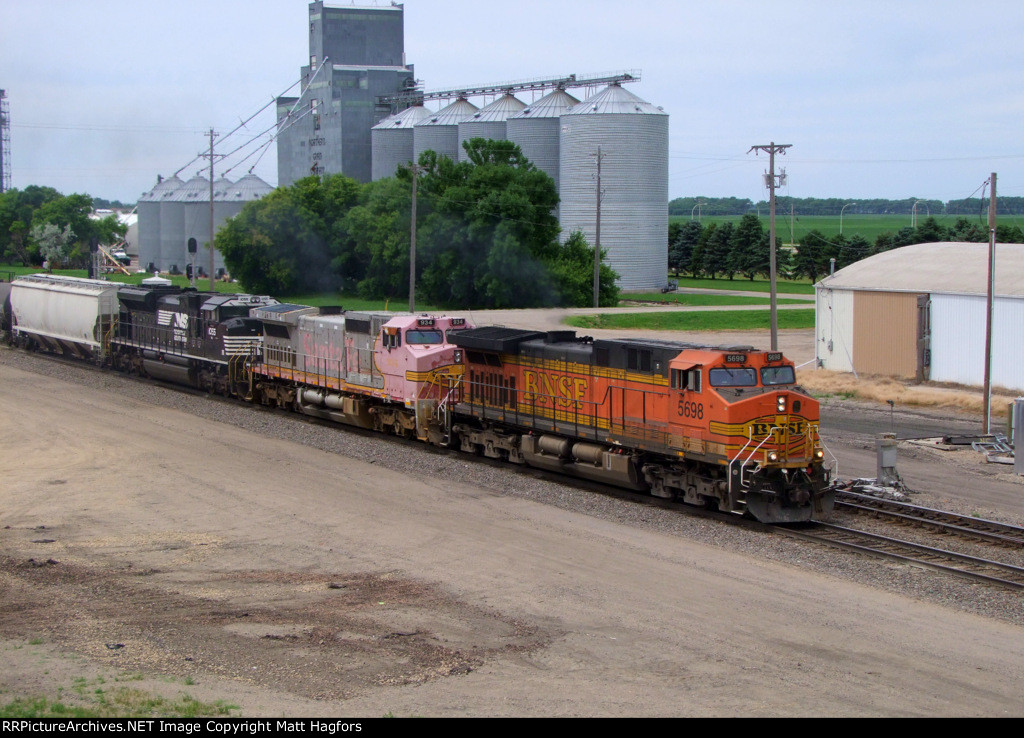 BNSF 5698