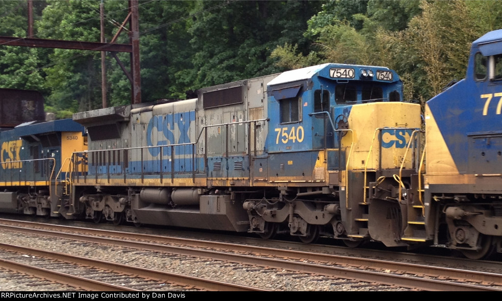 CSX C40-8 7540 in dirty YN2 second out on X796