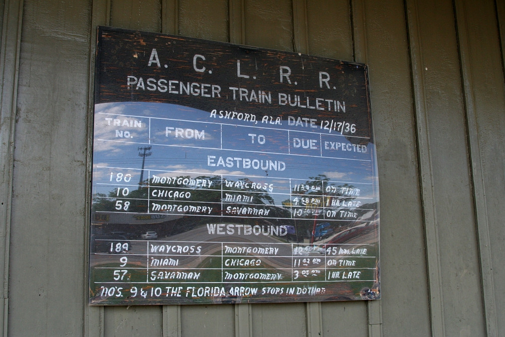 No passengers were waiting on the platform for these trains :(