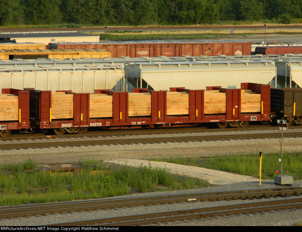 Loaded BNSF Tie Car -2