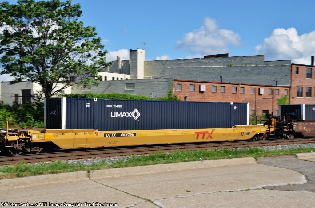 DTTX 469266 has a stow and go compartment.