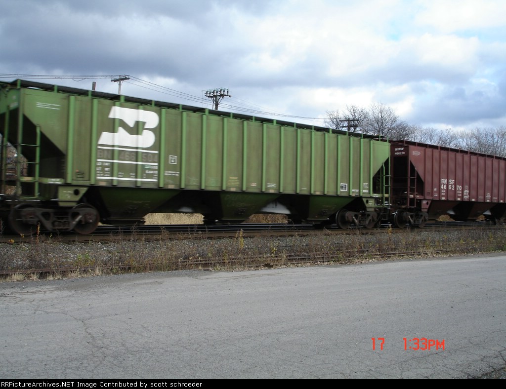 BN 466504 & BNSF 466270 Covered Hopper's EB