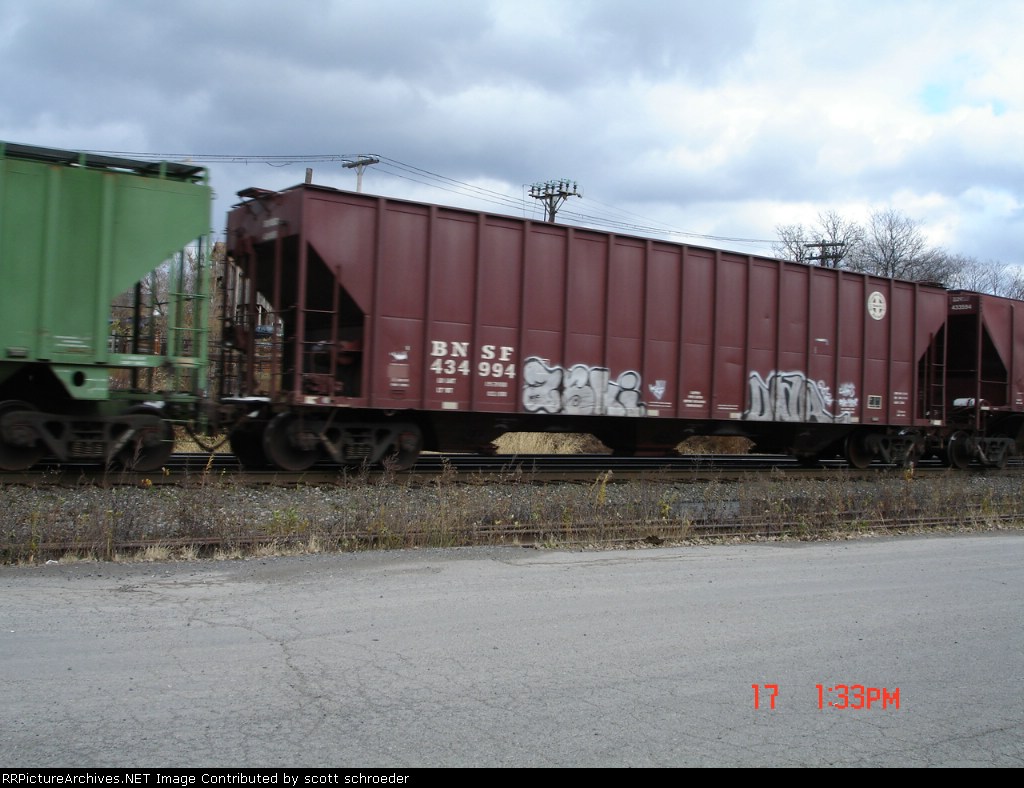 BNSF 434994 Covered Hopper EB