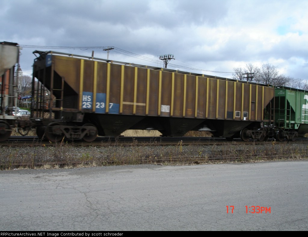 HS 25237 Covered Hopper EB