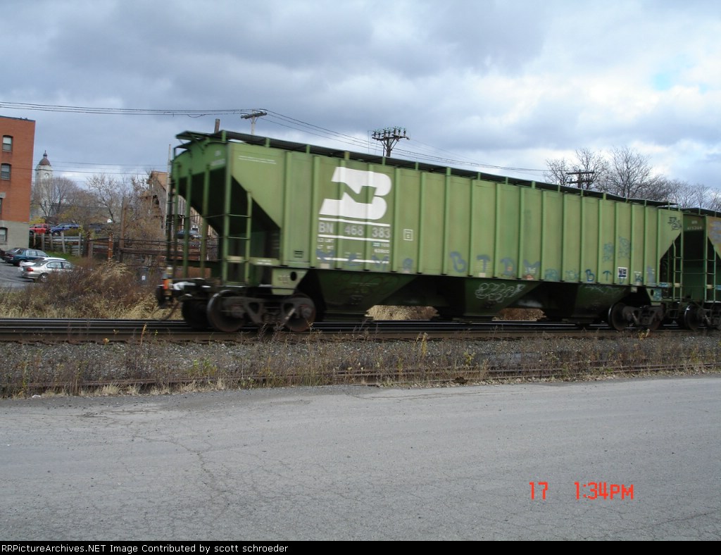BN 468383 Covered Hopper EB