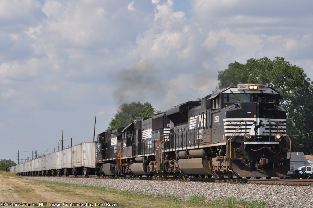 NS 2671 On NS 251 Eastbound