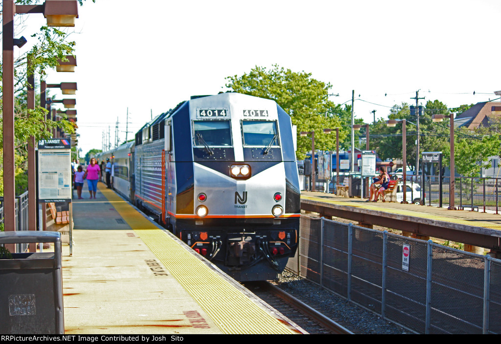 NJCL#4372 stopped at Point Pleasant Beach With 4014 Leading
