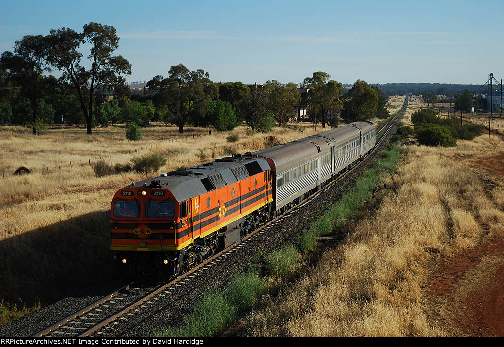 AK test train rolls in from Parkes