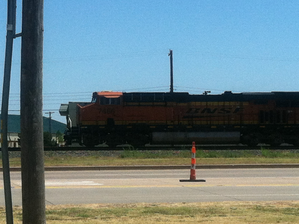 BNSF ES44DC 7466
