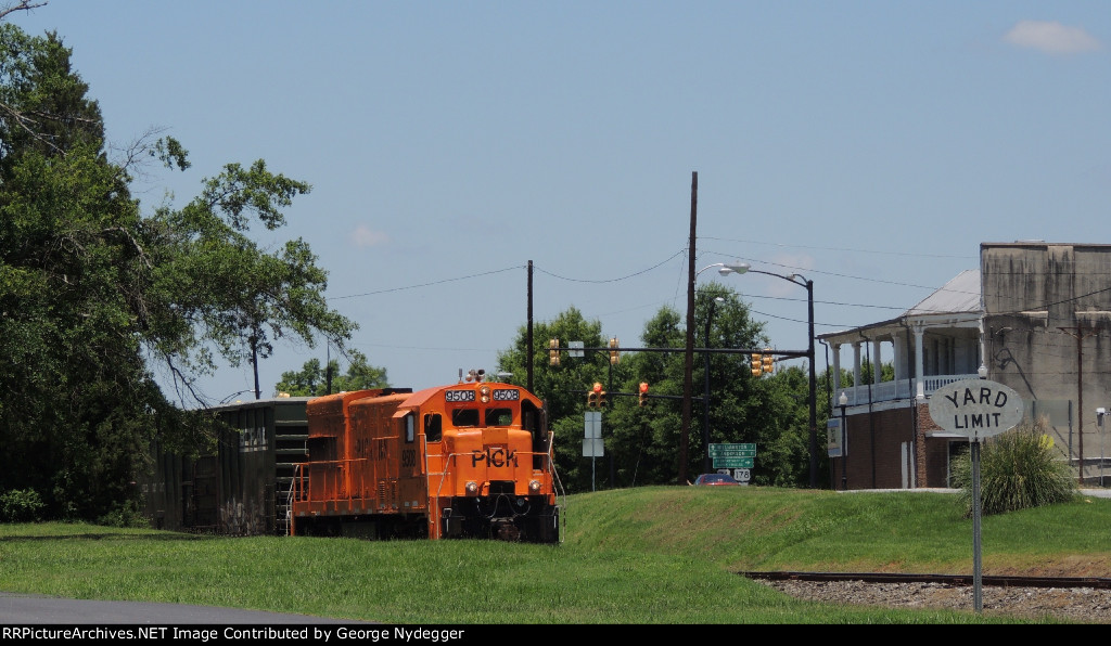 PICK 9508 pulling a short mixed freight train