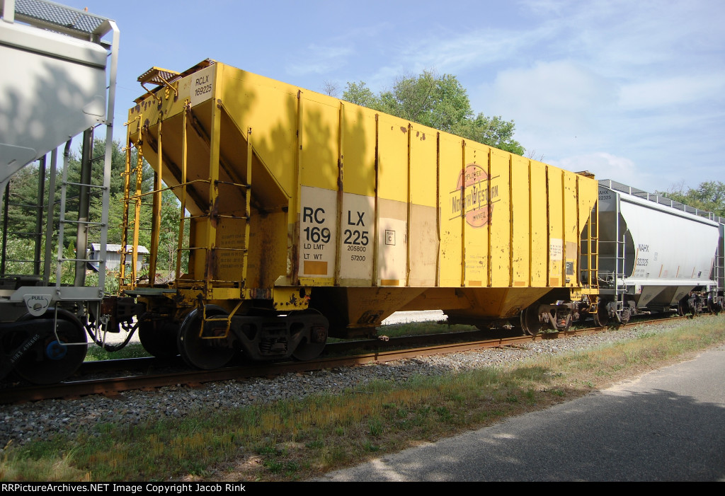 Chicago & North Western Covered Hopper