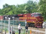 NS 39G and railfanners