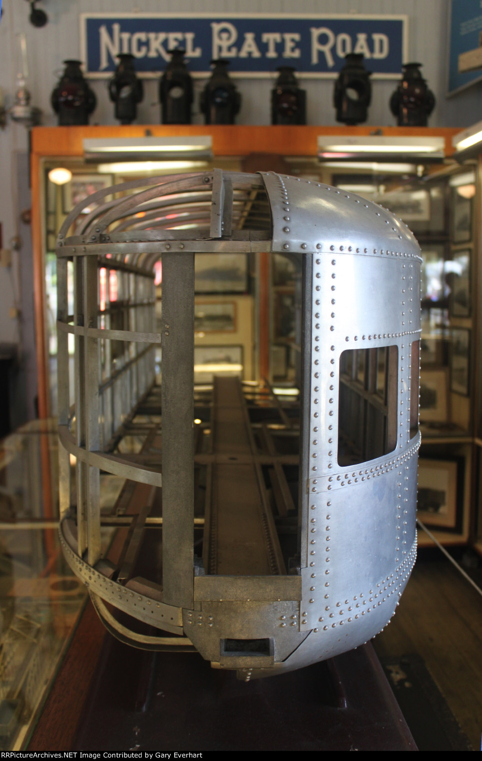 Streamlined Observation Car Model