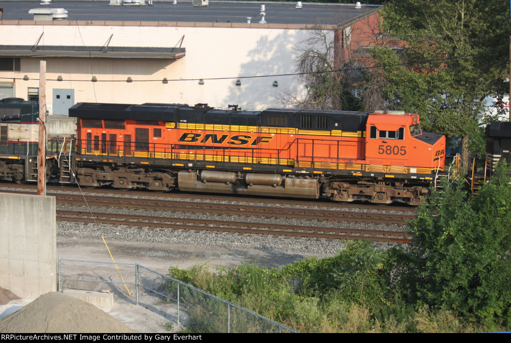 BNSF 5805 - Burlington Northern Santa Fe