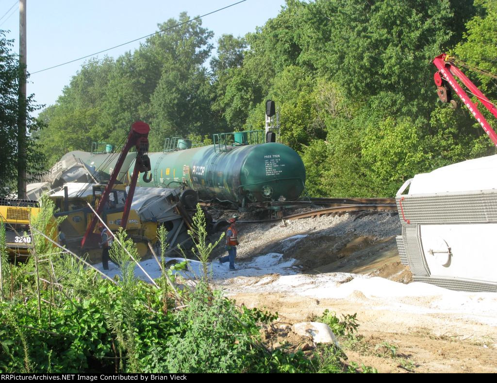 RJ Corman Derailment cleanup