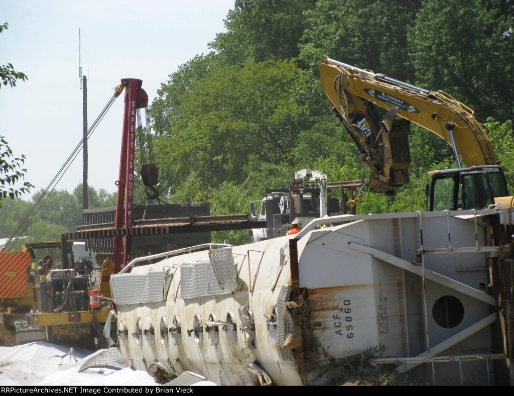 RJ Corman Derailment cleanup