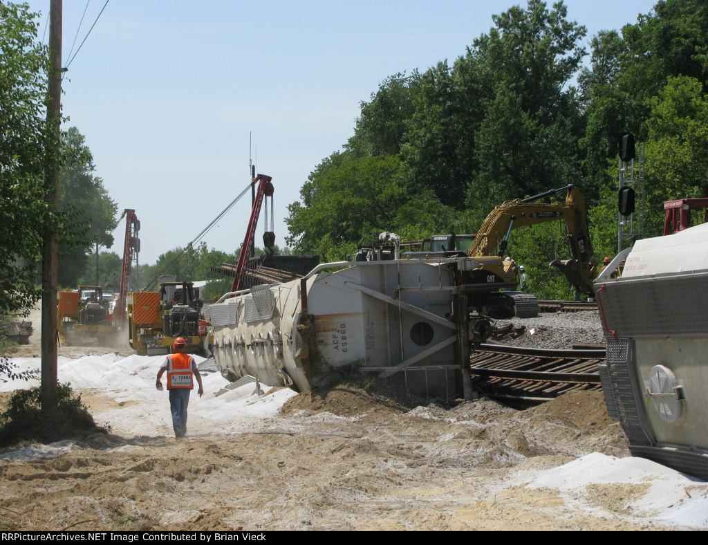 RJ Corman Derailment cleanup