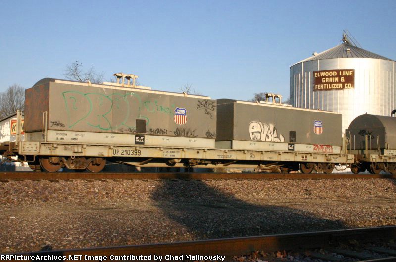 Squared hoods on UP 210399