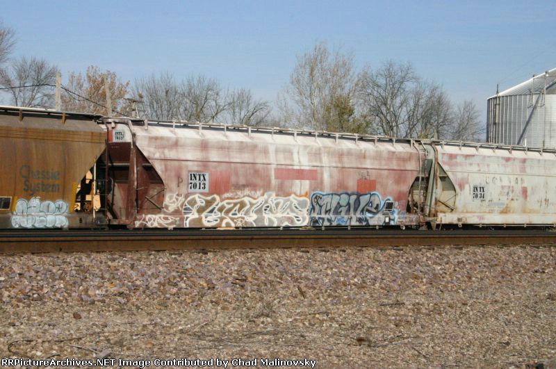 There's a keystone peaking through
