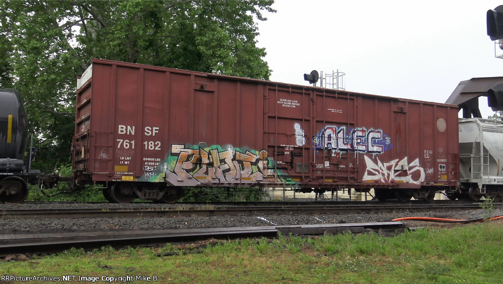 BNSF 761182