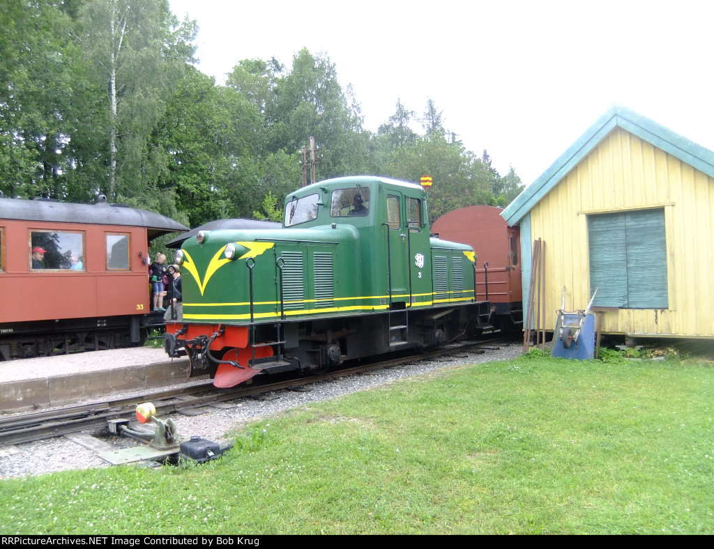 Another heritage trainset operating on the Upsala Lenna Jarnvag was pulled by this Swedish narrow gage center cab diesel