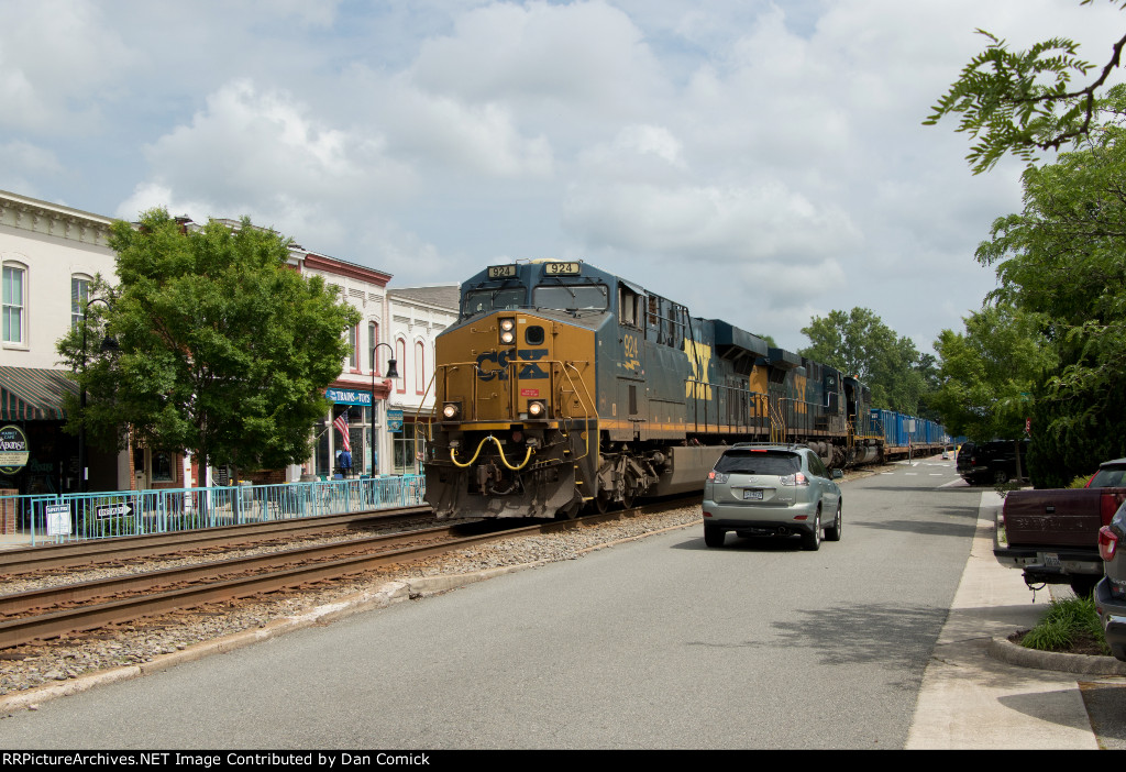 CSXT 924 Leads M415 in Ashland VA