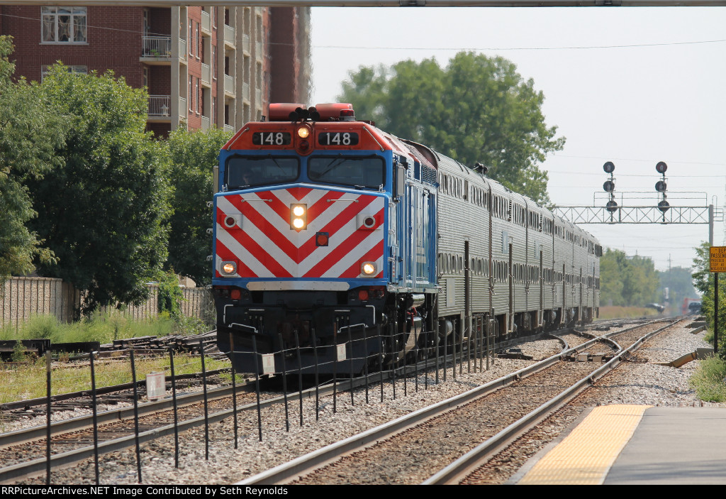 Metra 148 at Morton Grove