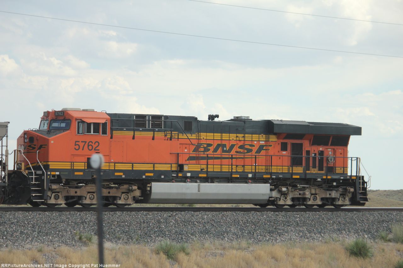 BNSF 5762